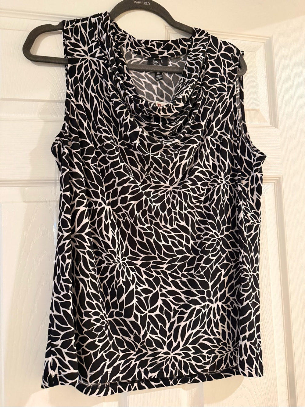 Jones New York Black and White Floral-Print Sleeveless Cowl Neck Top